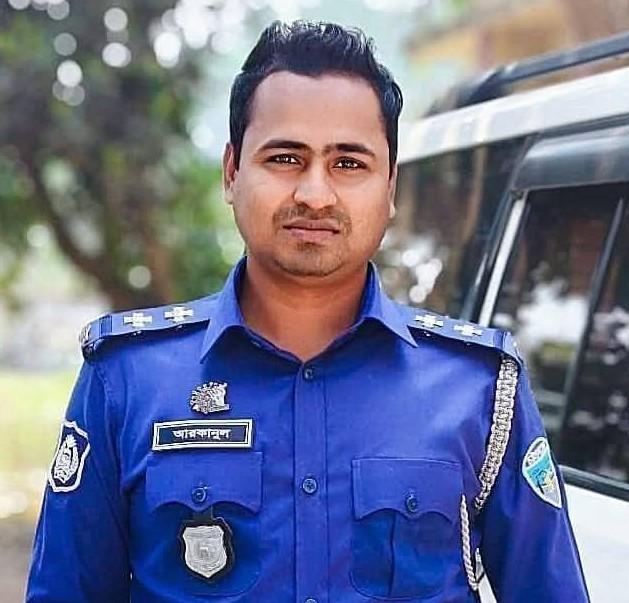 চকরিয়ায় প্রেমিক জুটির বাড়িতে হামলা ও ভাংচুর ভিডিও ভাইরাল এসআই প্রত্যাহার