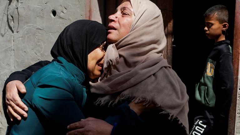 ২৪ ঘণ্টায় গাজায় ৯২ ফিলিস্তিনি নিহত