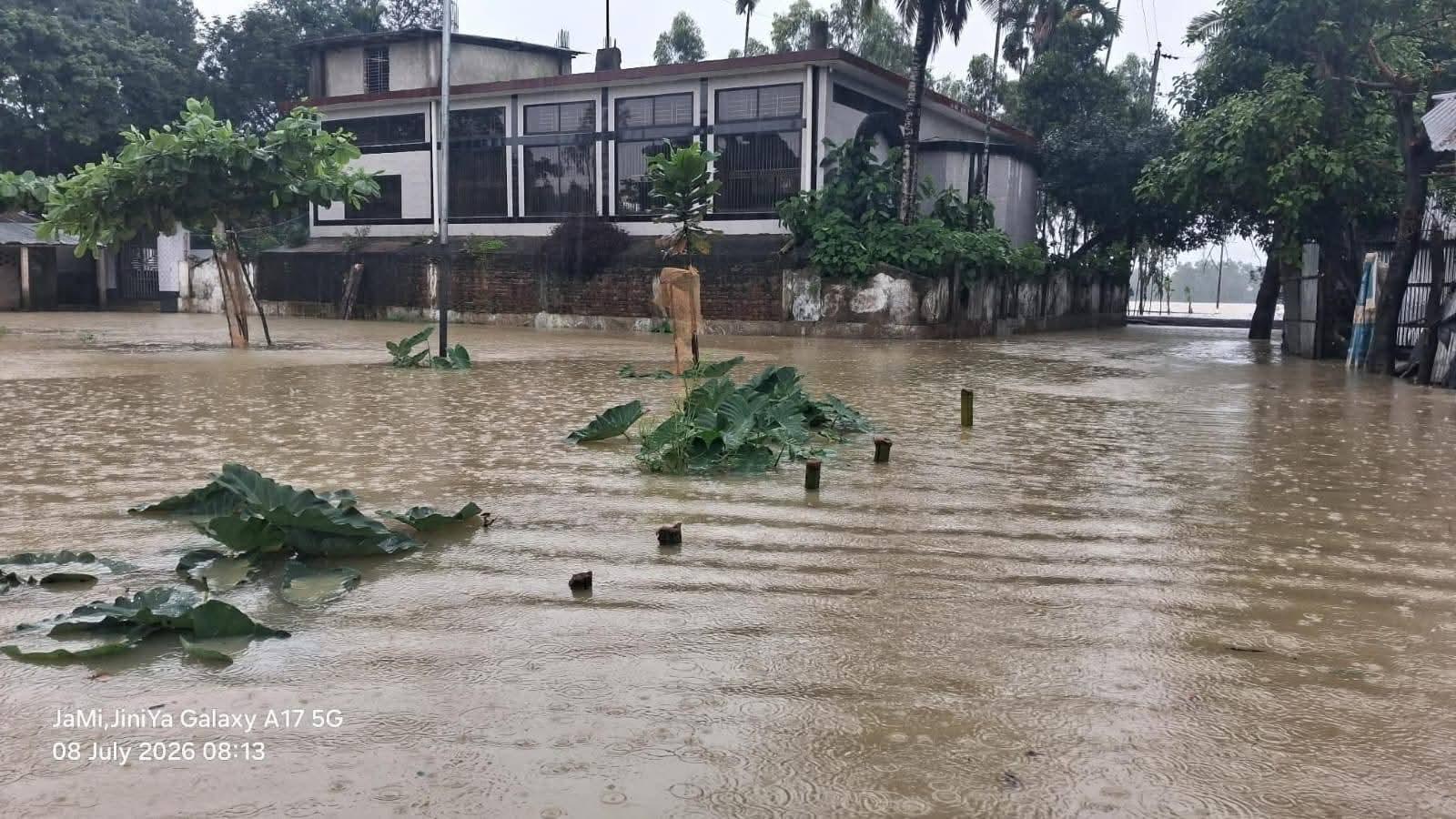 চকরিয়া ও মাতামুহুরীতে বন্যা পরিস্থিতির অবনতি ২লাখ লোক পানি বন্দী
