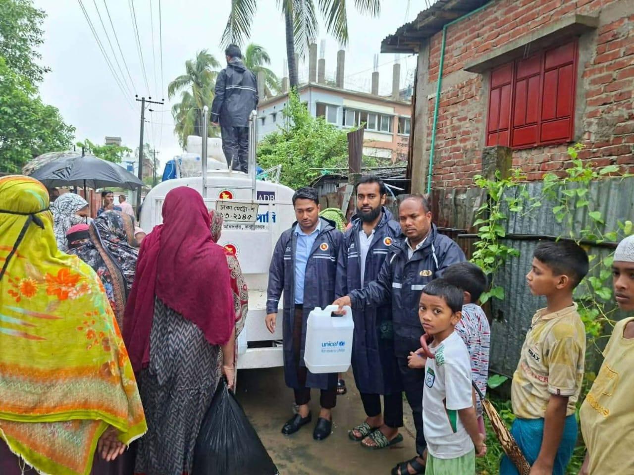 চকরিয়া ও মাতামুহুরী বন্য কবলিত এলাকায় ওয়াটার ট্রিটমেন্ট প্ল্যান্টের মাধ্যমে বিশুদ্ধ খাবার পানি বিতরণ উপজেলা জনস্বাস্থ্য প্রকৌশলী অধিদপ্তরের