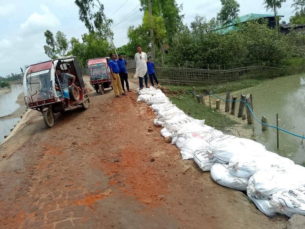 মগনামায় নিজ উদ্যোগে সড়ক সংস্কার করলেন চেয়ারম্যান ইউনুচ চৌধুরী