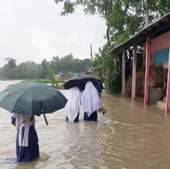 কক্সবাজারে সন্ধ্যার মধ্যে বজ্রবৃষ্টি হওয়ার সম্ভাবনা রয়েছে