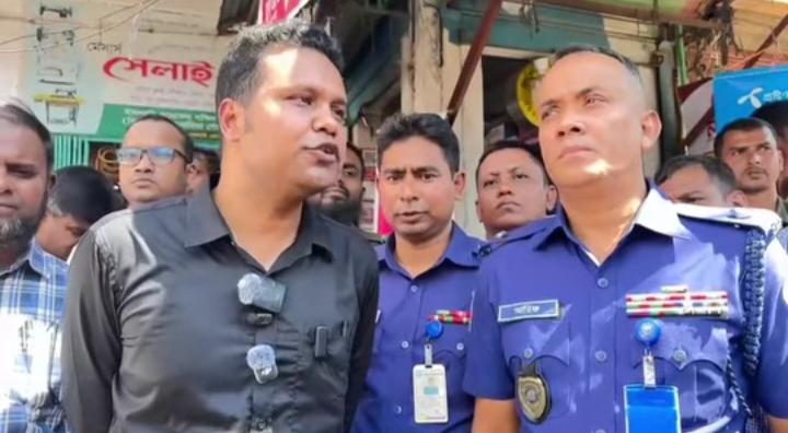 চকরিয়ায় উচ্ছেদ অভিযান: দখলমুক্ত হল পৌর শহরের ফুটপাত