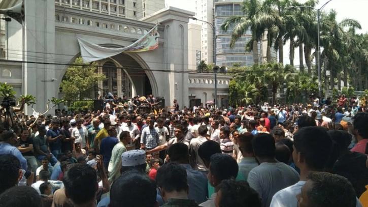 নগর ভবনে ইশরাকের সমর্থকদের দুই পক্ষের সংঘর্ষ, আহত ২